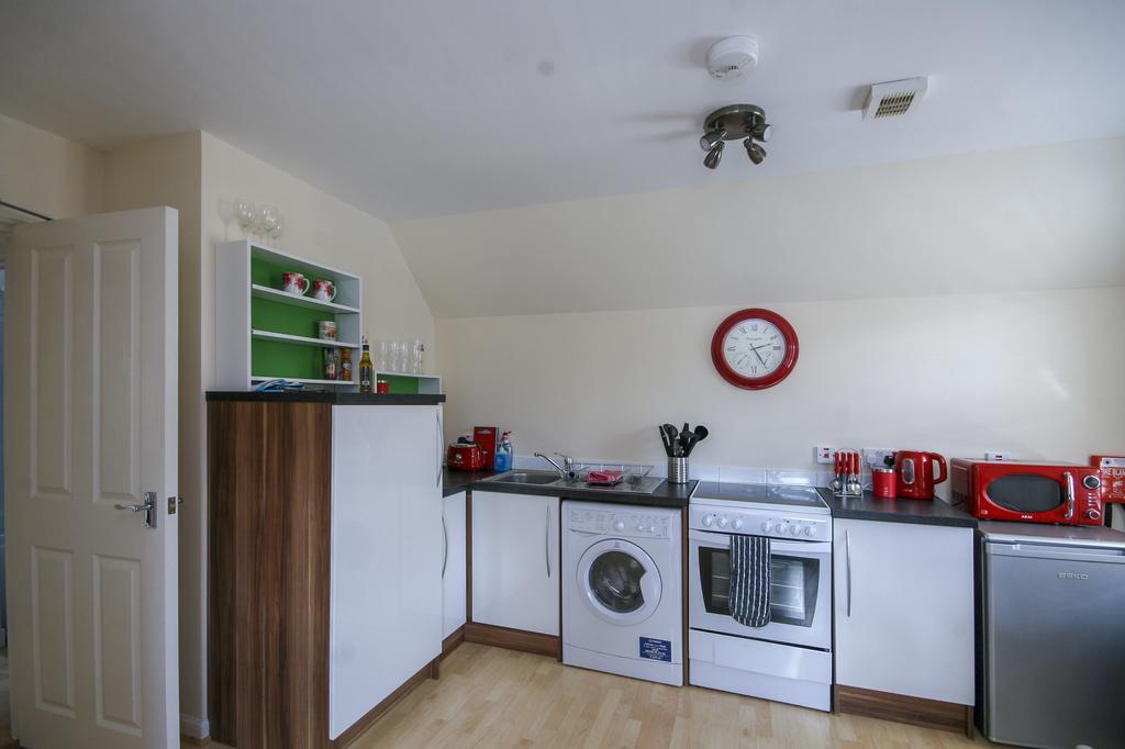 8 Varis Apartments Форрес Экстерьер фото