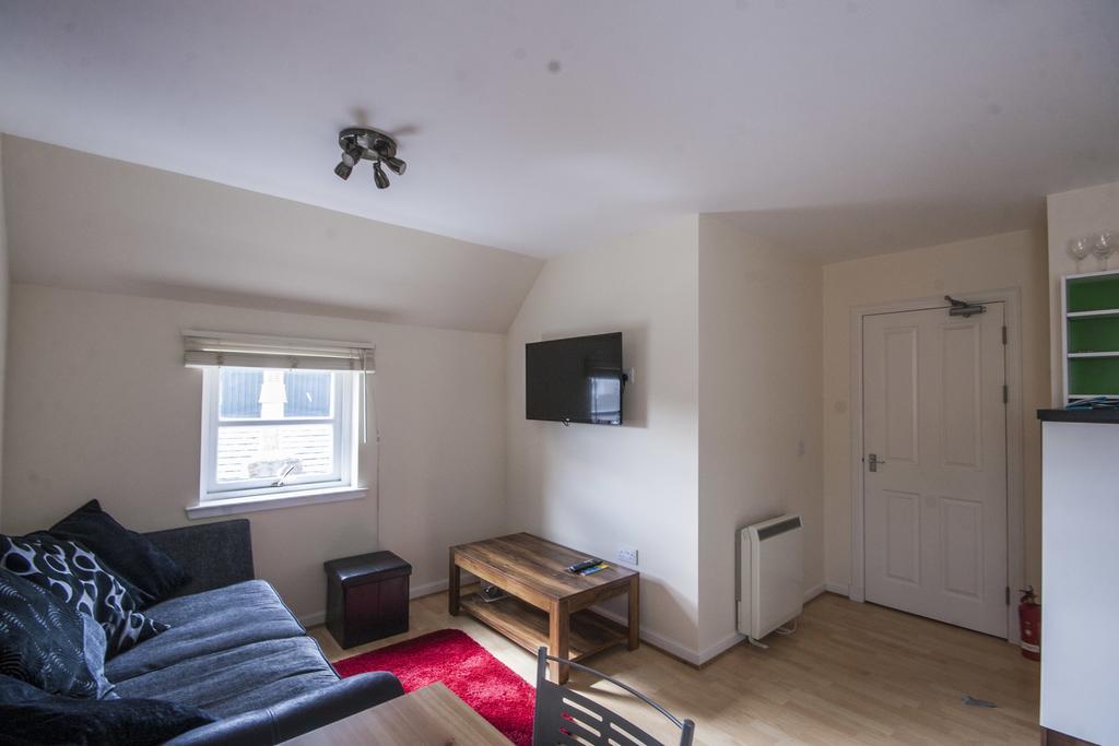 8 Varis Apartments Форрес Экстерьер фото